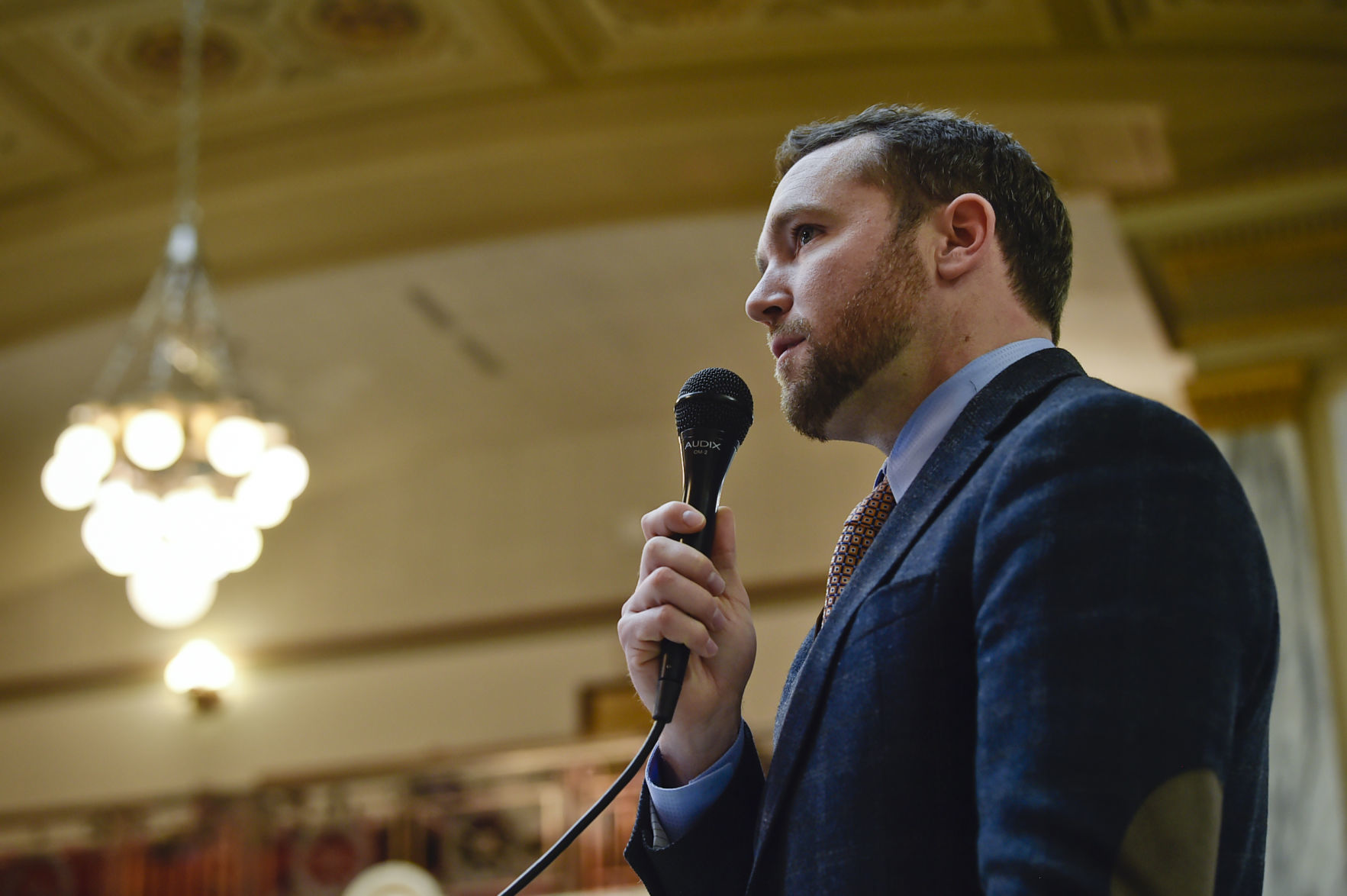 Rep. Seth Berglee, R-Joliet, speaks to House Bill 477